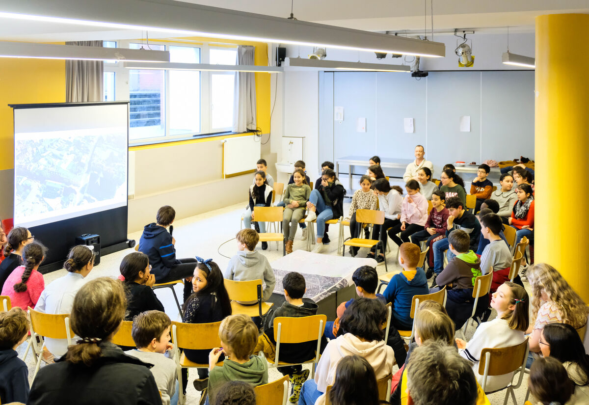 Discussion forum with school pupils